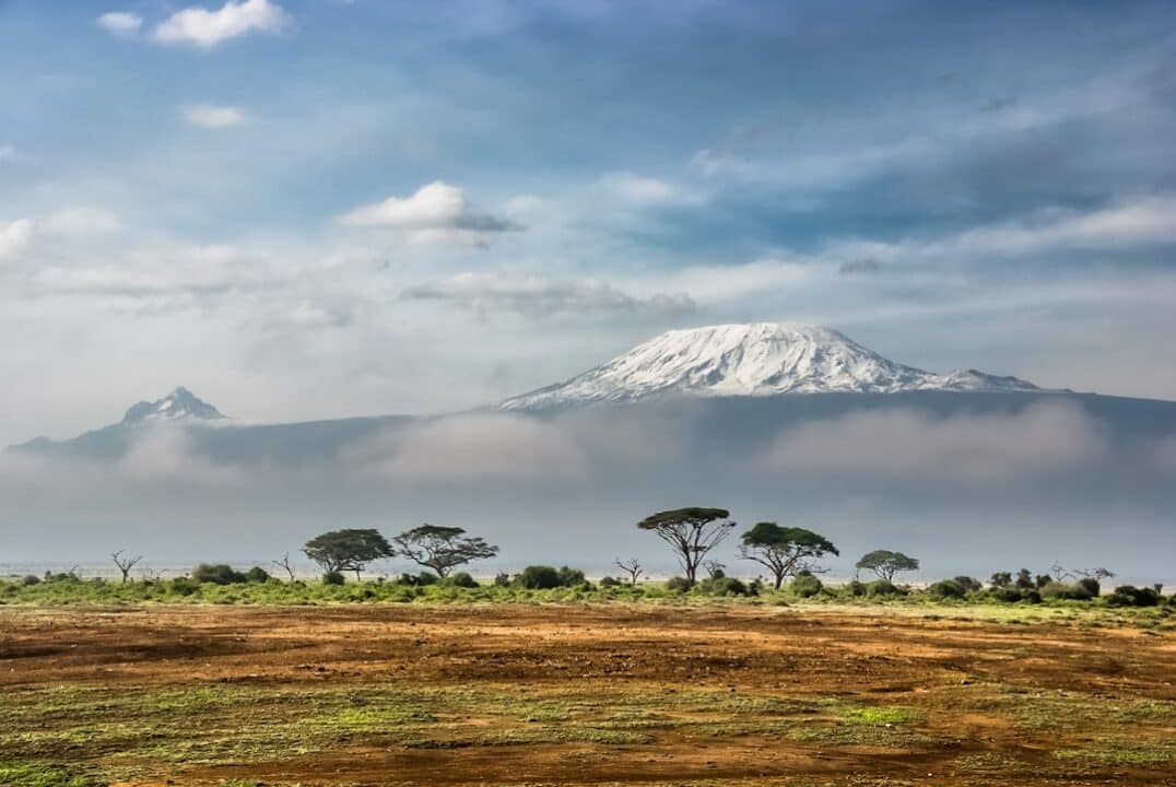 découvrez le kenya, une destination fascinante d'afrique de l'est, célèbre pour sa faune sauvage, ses paysages époustouflants et ses cultures riches. explorez les parcs nationaux, rencontrez les tribus locales et profitez des plages magnifiques le long de la côte de l'océan indien.